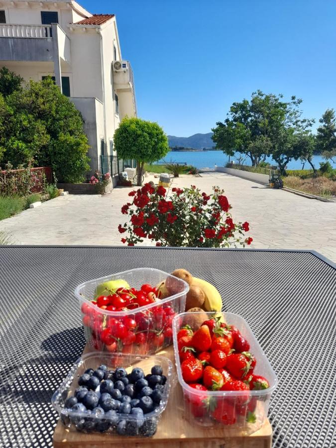 Apartmani Urlic Сресер Екстериор снимка