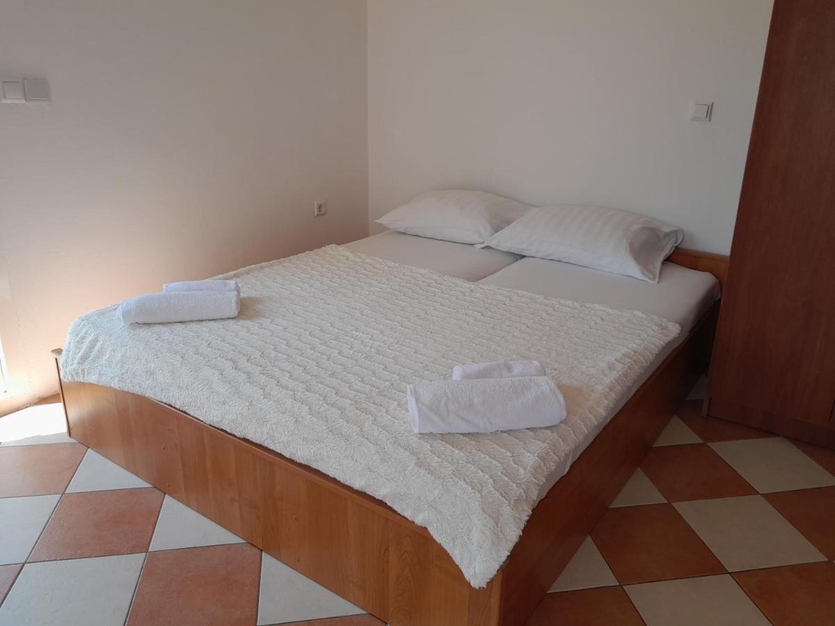 Apartmani Urlic Сресер Екстериор снимка
