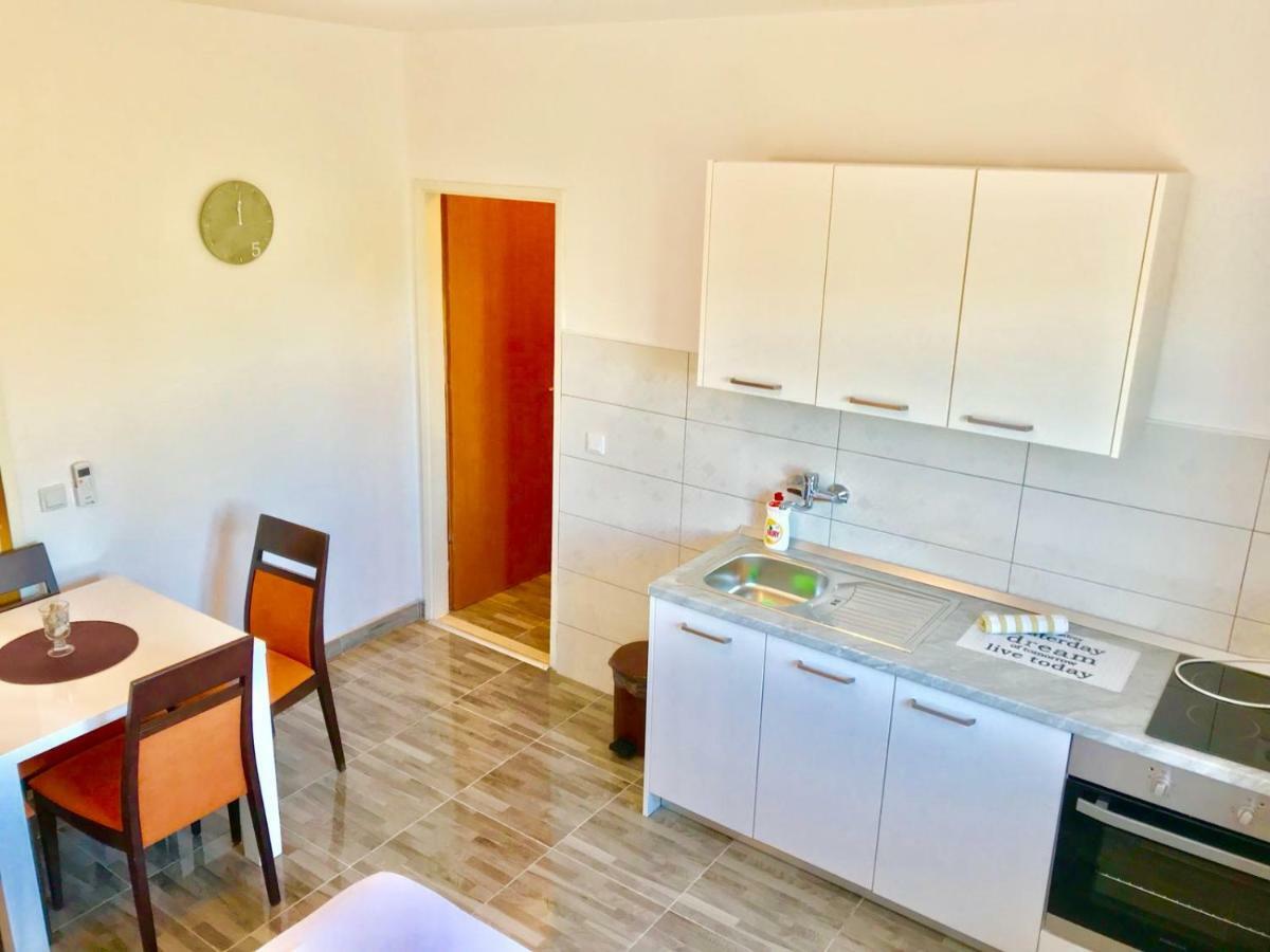 Apartmani Urlic Сресер Екстериор снимка