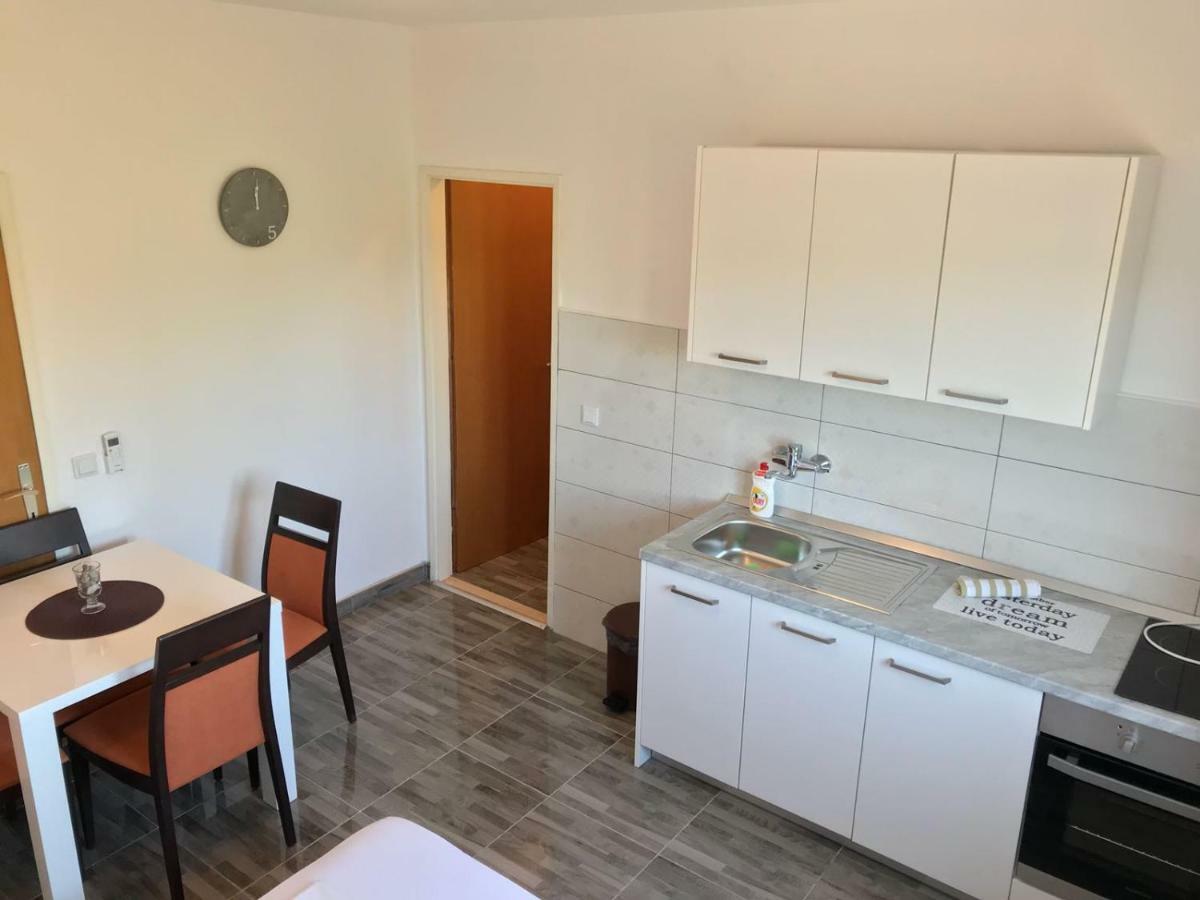 Apartmani Urlic Сресер Екстериор снимка