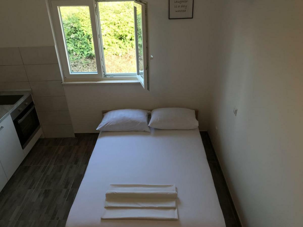 Apartmani Urlic Сресер Екстериор снимка