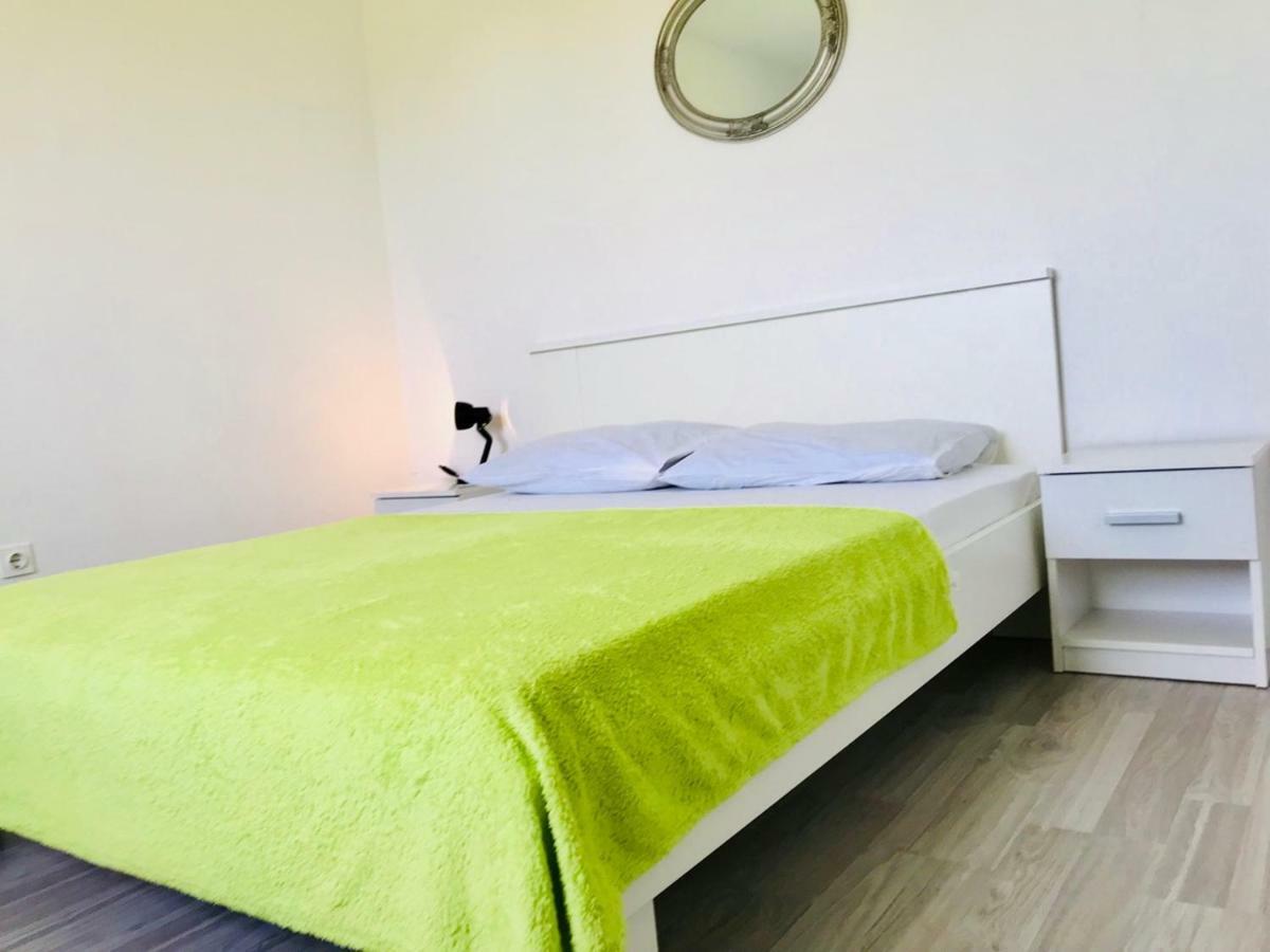 Apartmani Urlic Сресер Екстериор снимка